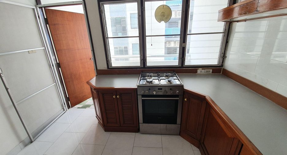 For rent 2 Beds condo in Khlong Toei, Bangkok