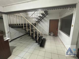 For rent 3 bed house in Watthana, Bangkok