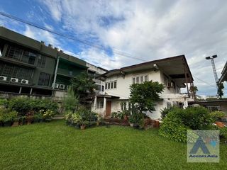 For rent 3 bed house in Watthana, Bangkok