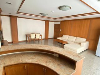 For rent 2 bed apartment in Watthana, Bangkok
