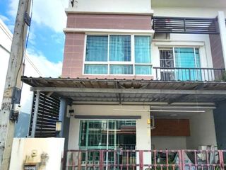 For sale 3 bed townhouse in Lam Luk Ka, Pathum Thani