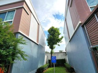 For sale 3 bed townhouse in Lam Luk Ka, Pathum Thani