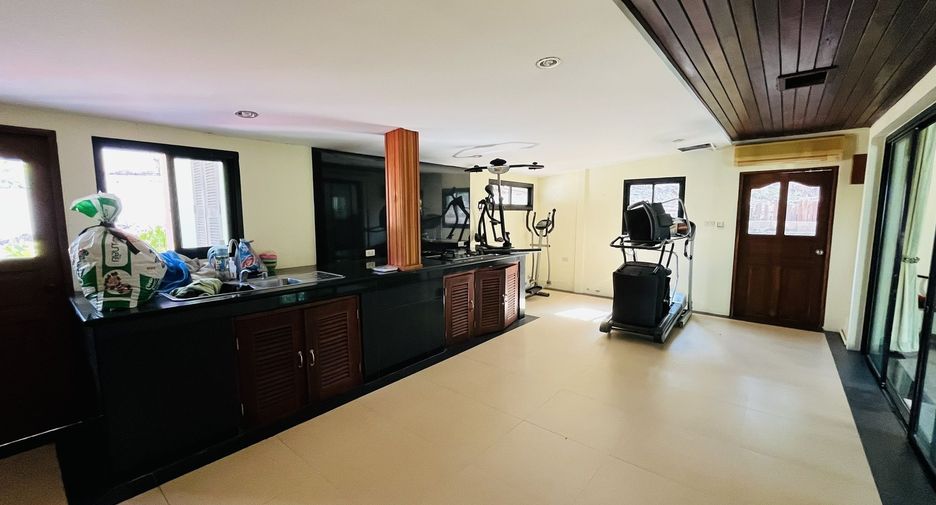 For sale 6 bed villa in Mueang Phuket, Phuket