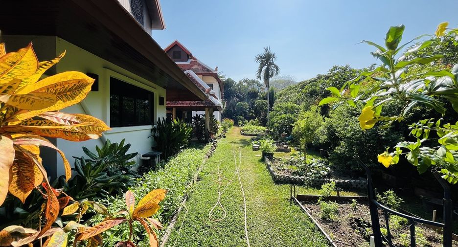 For sale 6 bed villa in Mueang Phuket, Phuket