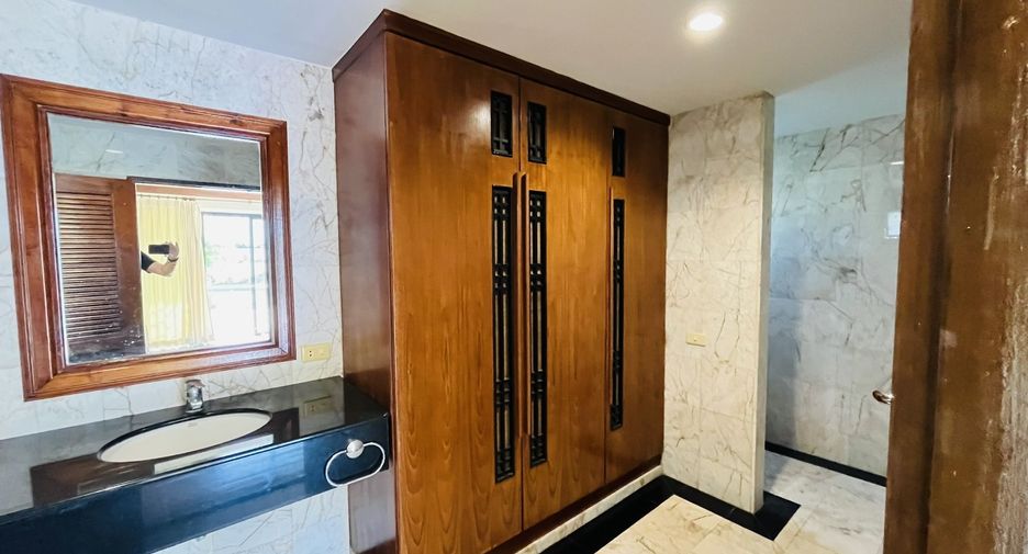 For sale 6 bed villa in Mueang Phuket, Phuket