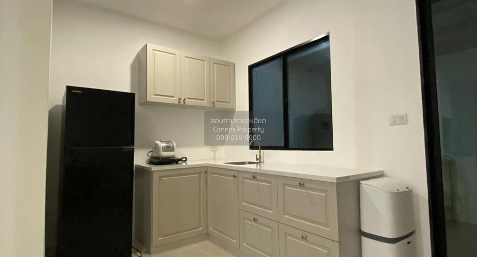 For rent 3 bedrooms townhouse in Saphan Sung, Bangkok