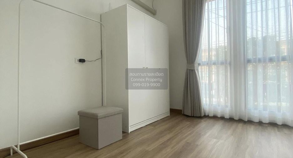 For rent 3 bedrooms townhouse in Saphan Sung, Bangkok
