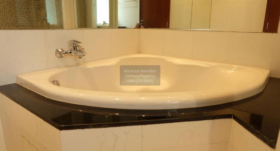 For rent 3 bedrooms condo in Pathum Wan, Bangkok