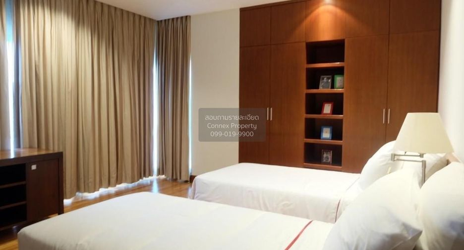 For rent 3 bedrooms condo in Pathum Wan, Bangkok