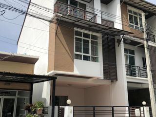 For rent 3 bed townhouse in Pak Kret, Nonthaburi
