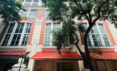 For rent 4 bed townhouse in Watthana, Bangkok