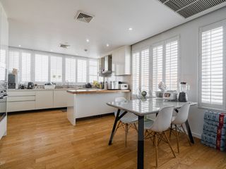 For sale 4 Beds house in Khlong Toei, Bangkok