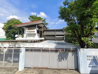 For sale スタジオ house in Khlong Toei, Bangkok