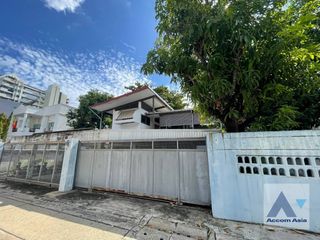 For sale スタジオ house in Khlong Toei, Bangkok