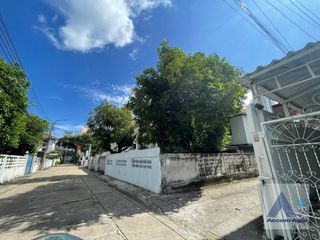 For sale スタジオ house in Khlong Toei, Bangkok