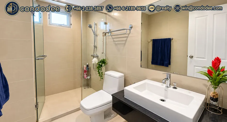 For sale 2 bedrooms condo in Huai Khwang, Bangkok