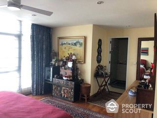 For sale 3 bed condo in Watthana, Bangkok