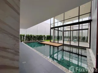 For sale 7 Beds house in Lat Phrao, Bangkok
