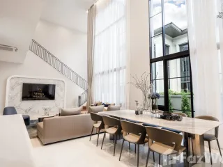 For sale 5 Beds house in Bang Kapi, Bangkok