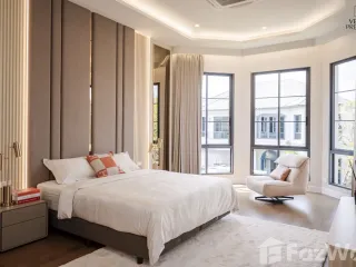 For sale 5 Beds house in Bang Kapi, Bangkok