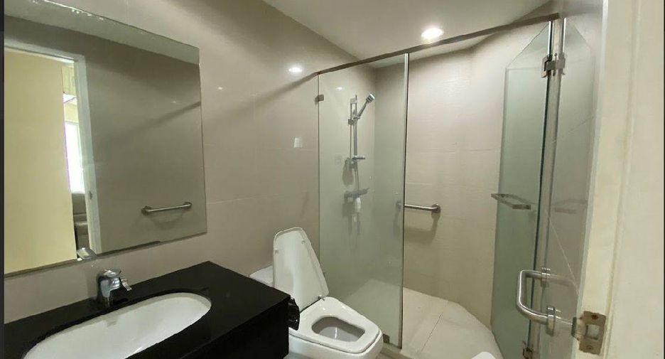 For rent 5 bed condo in Huai Khwang, Bangkok