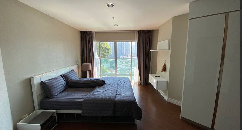 For rent 5 bed condo in Huai Khwang, Bangkok