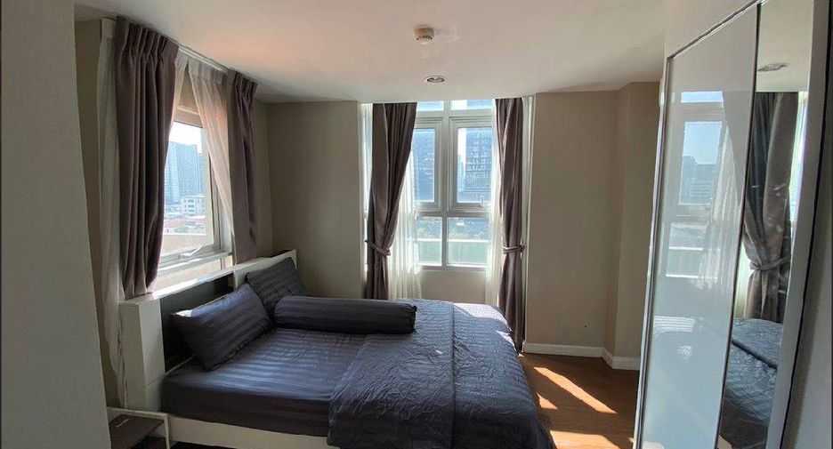 For rent 5 bed condo in Huai Khwang, Bangkok