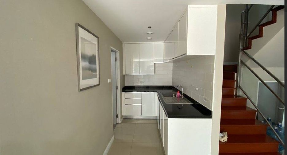 For rent 5 bed condo in Huai Khwang, Bangkok