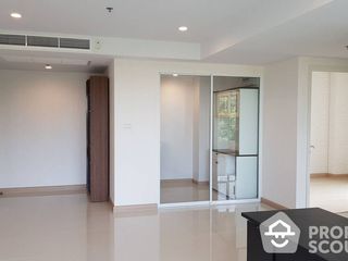 For sale 2 bed condo in Yan Nawa, Bangkok