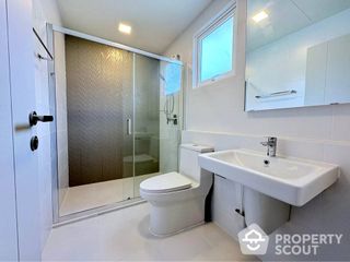 For rent 2 bed townhouse in Prawet, Bangkok