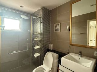 For rent and for sale 2 bed condo in Huai Khwang, Bangkok