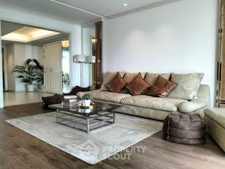 For sale 4 Beds condo in Khlong Toei, Bangkok