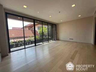 For sale 2 bed condo in Huai Khwang, Bangkok