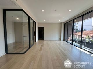 For sale 2 bed condo in Huai Khwang, Bangkok