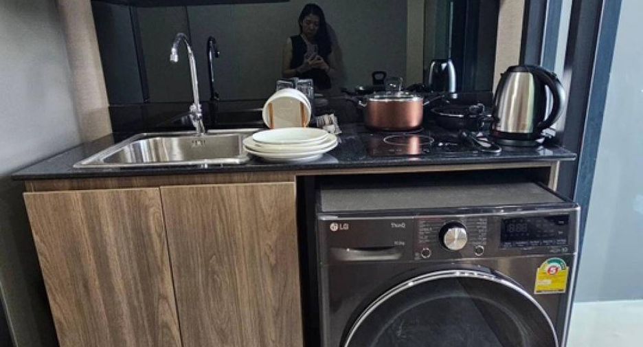 For rent 2 bed condo in Huai Khwang, Bangkok
