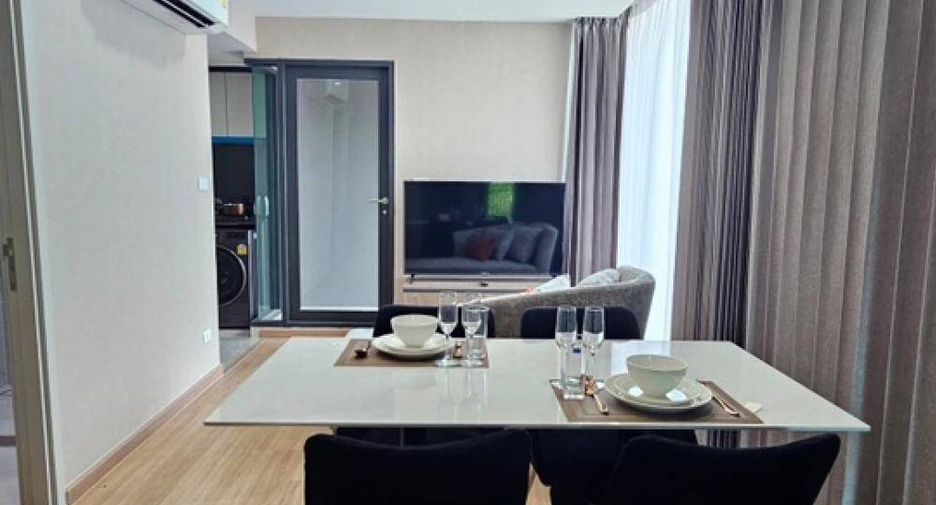 For rent 2 bed condo in Huai Khwang, Bangkok