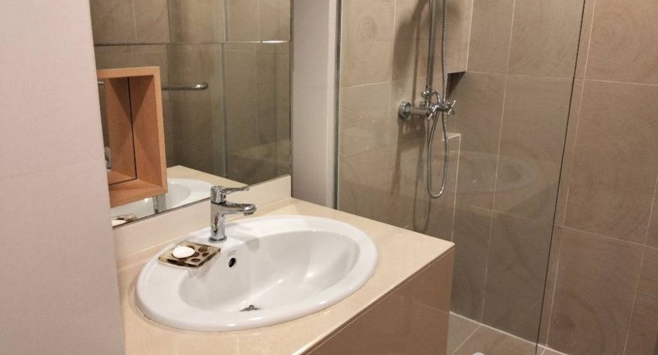 For rent and for sale 1 bed condo in Watthana, Bangkok