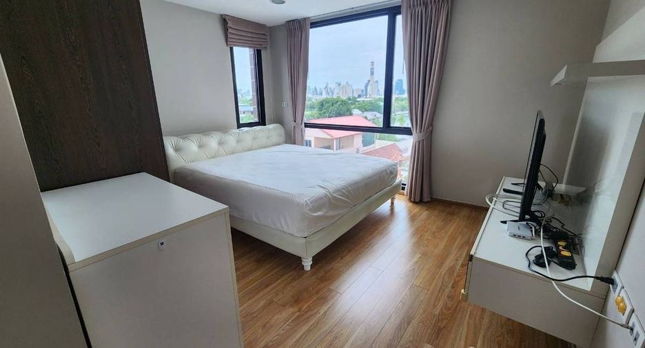 For sale 3 bed condo in Phaya Thai, Bangkok