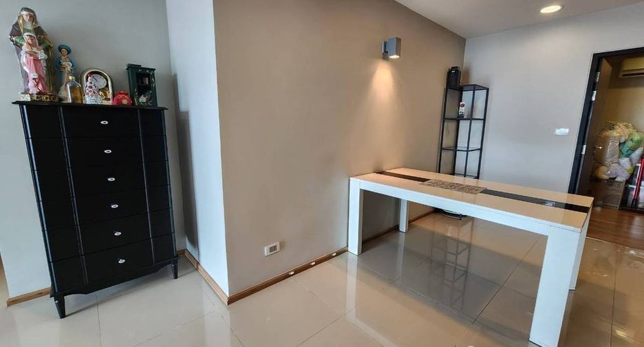 For sale 3 bed condo in Phaya Thai, Bangkok