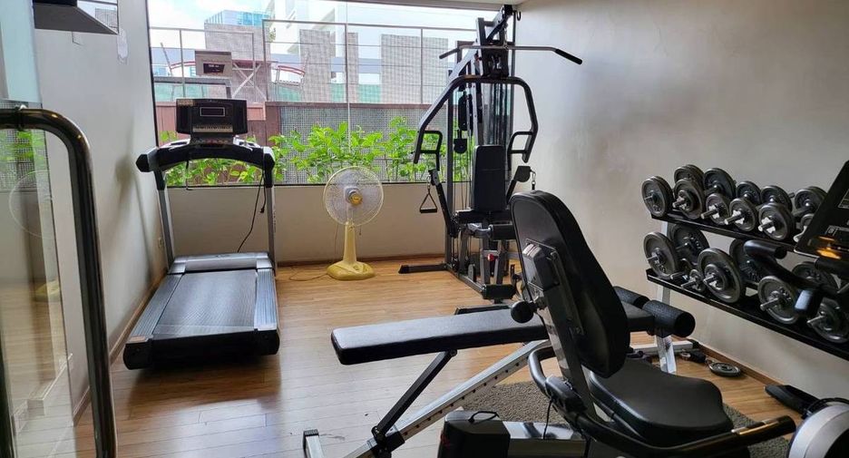 For sale 2 bed condo in Phaya Thai, Bangkok