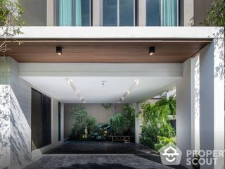 For sale 5 Beds house in Din Daeng, Bangkok