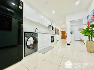 For sale 2 bed apartment in Pratumnak, Pattaya