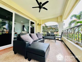 For sale 2 bed apartment in Pratumnak, Pattaya