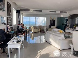 For sale 4 bed apartment in Na Jomtien, Pattaya
