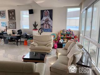 For sale 4 bed apartment in Na Jomtien, Pattaya