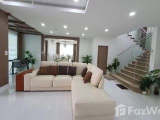 For sale 4 Beds house in Bang Kapi, Bangkok