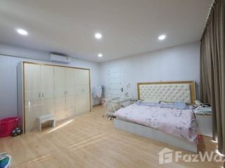 For sale 4 Beds house in Bang Kapi, Bangkok