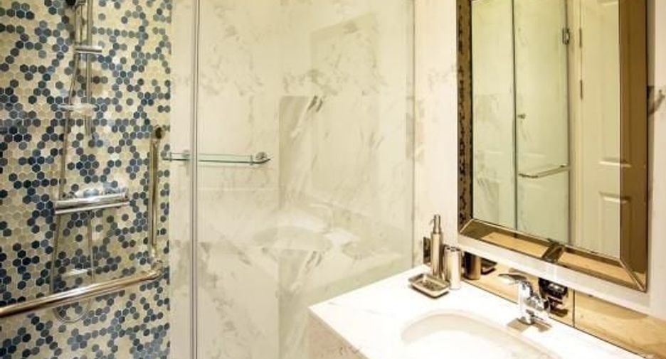 For sale 2 bed condo in Huai Khwang, Bangkok