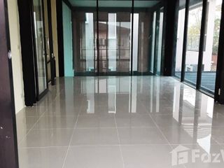 For sale 3 Beds house in Phra Khanong, Bangkok