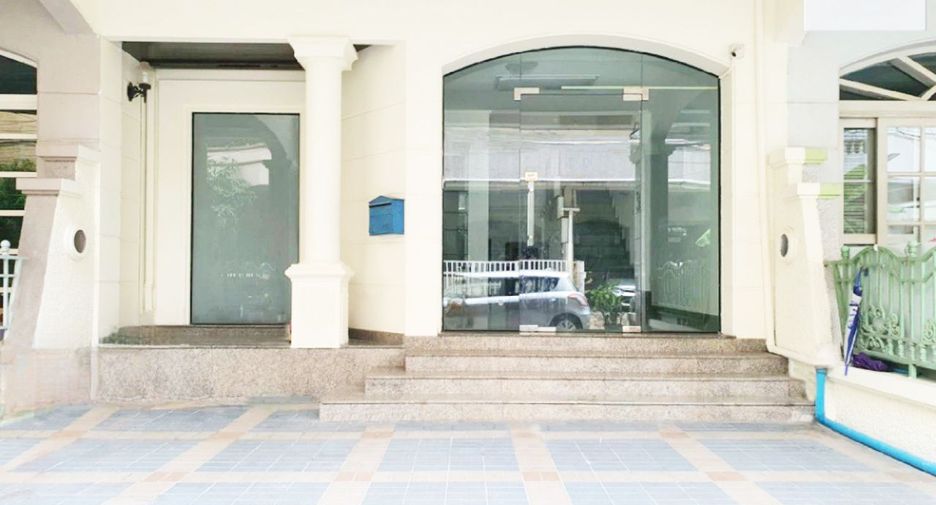 For sale 9 bed office in Bang Phlat, Bangkok